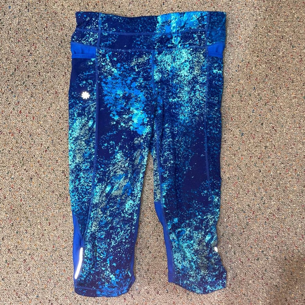 Athleta tie-dye blue cropped leggings size medium